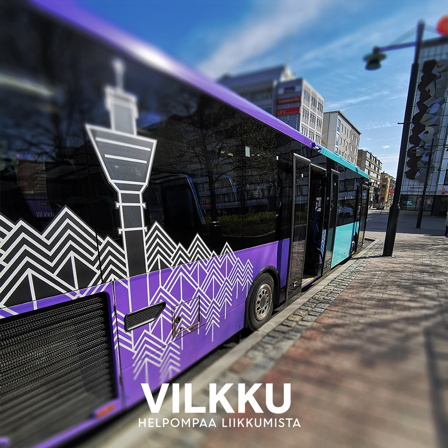 Kuvassa Vilkku-bussi ja logo